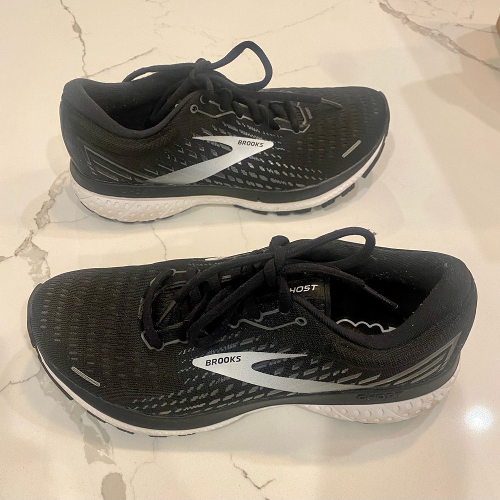 Brooks Ghost 13 Running Shoes. W size 7.